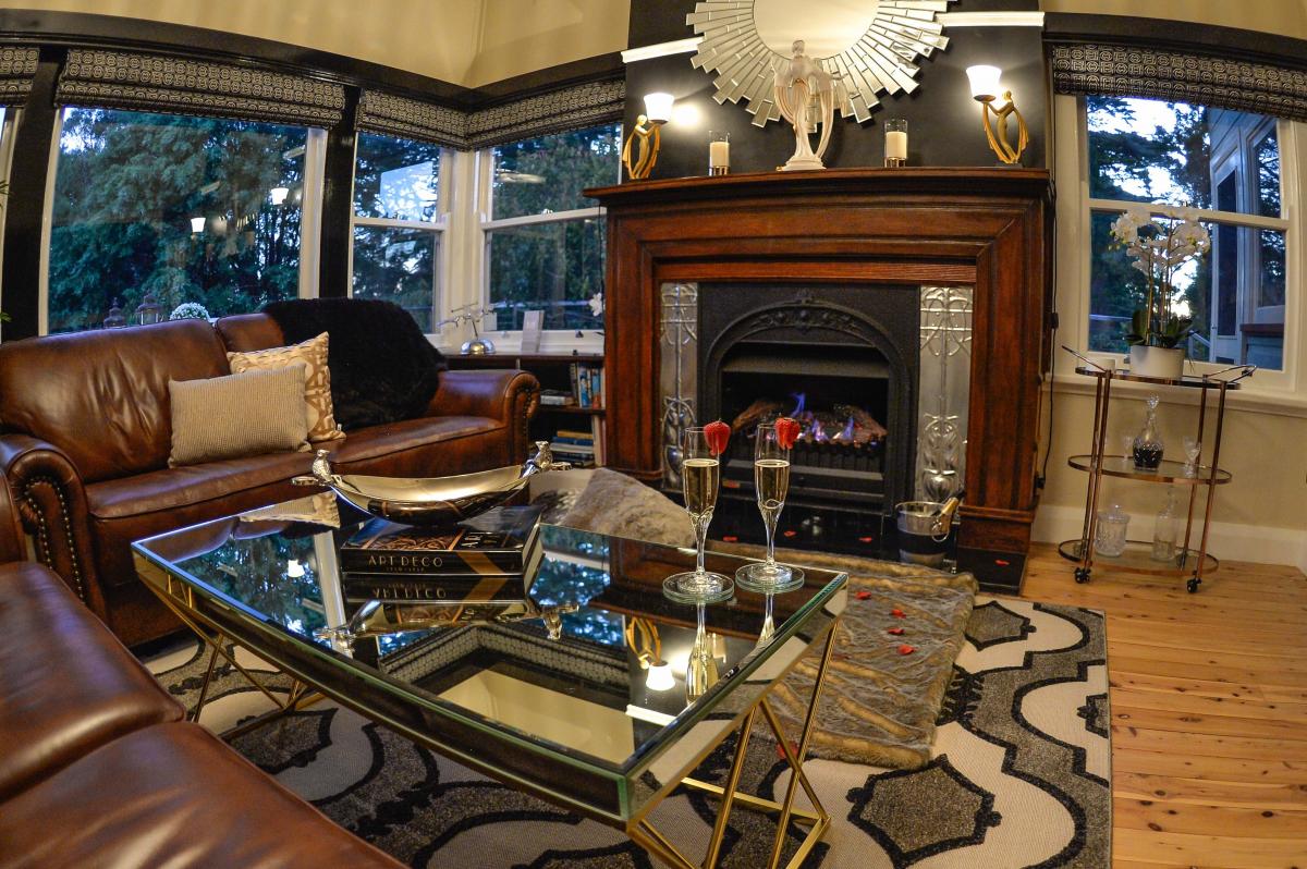 Chatelaine Lounge